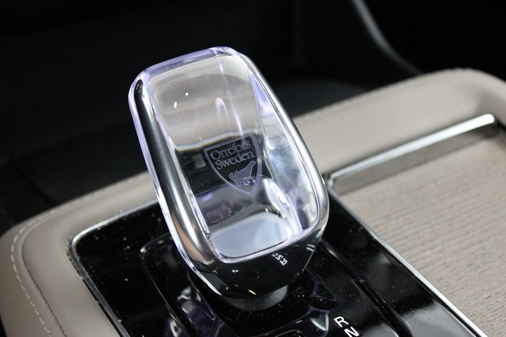 Certified 2025 Volvo XC90 B5 Ultra AWD/4WD image 39