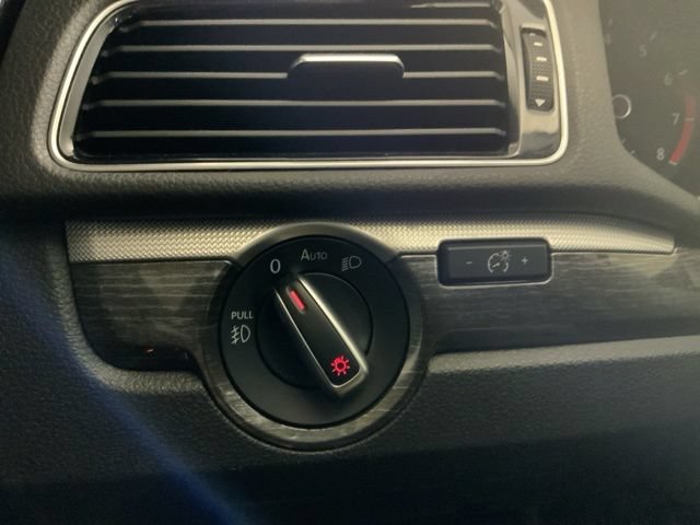 Used 2018 Volkswagen Passat 2.0T SE FWD image 23