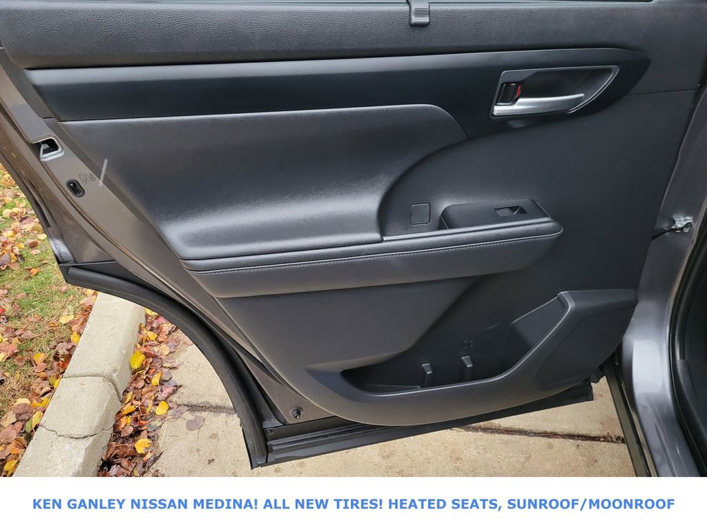 Used 2023 Toyota Highlander L image 44