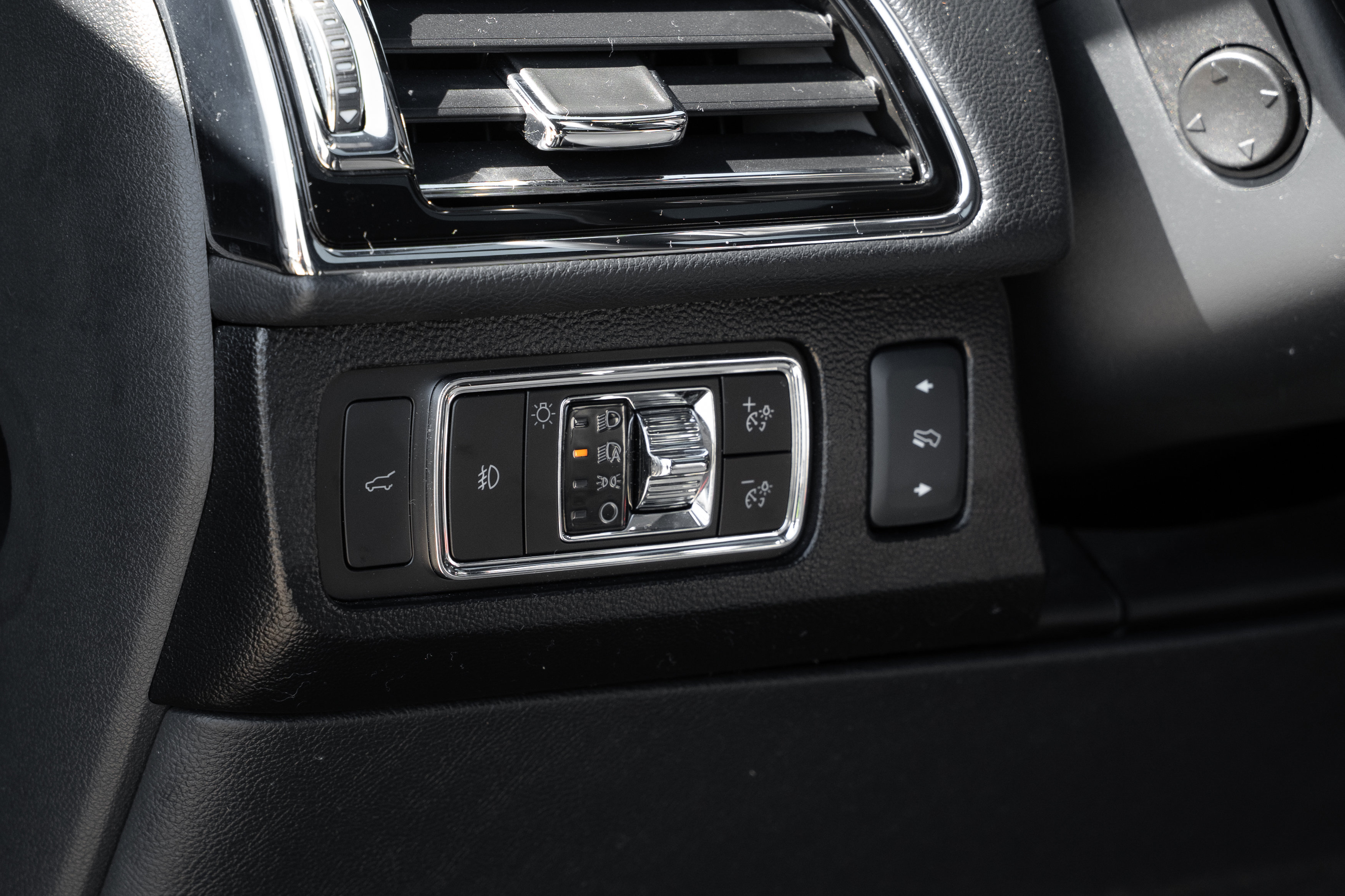 Used 2024 Lincoln Navigator Reserve w/ Monochromatic Package AWD/4WD image 12