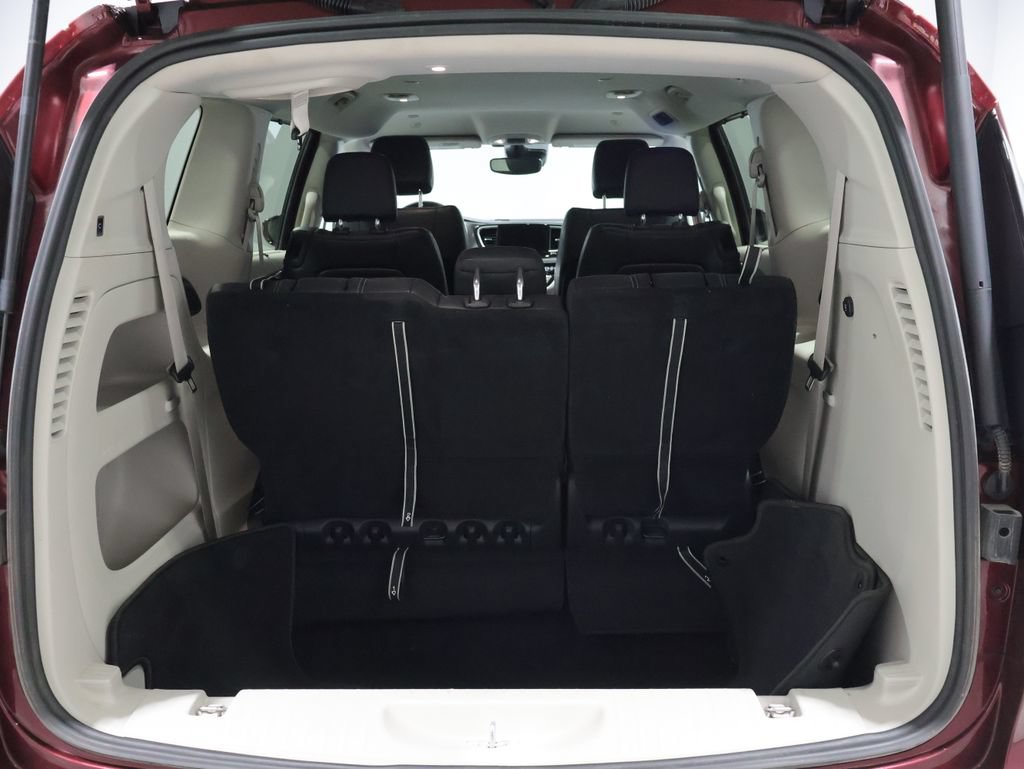 Used 2022 Chrysler Pacifica Touring-L AWD/4WD image 4