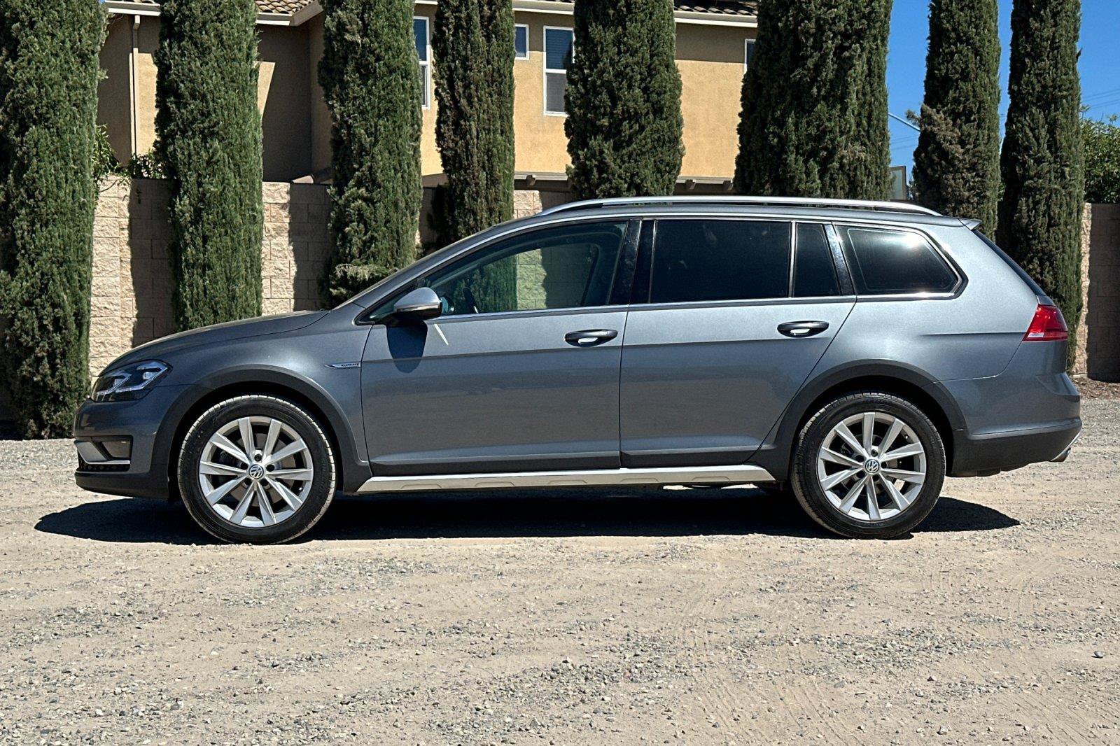 Used 2017 Volkswagen Golf Alltrack AWD/4WD image 6