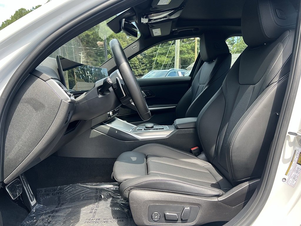 Used 2025 BMW 330i Sedan w/ M Sport Package image 23