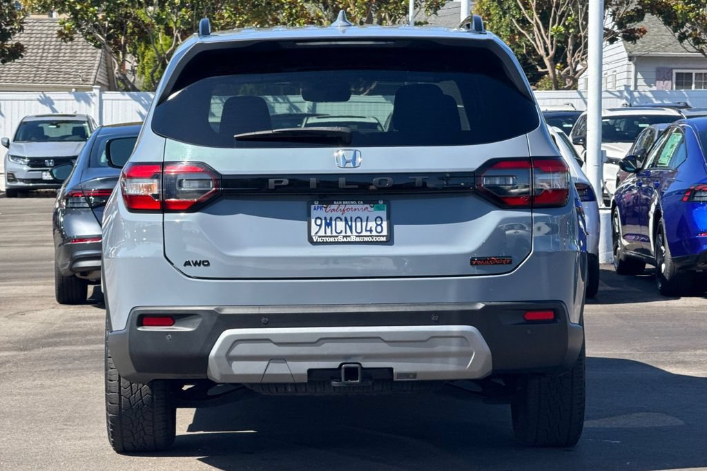 Certified 2024 Honda Pilot TrailSport image 5