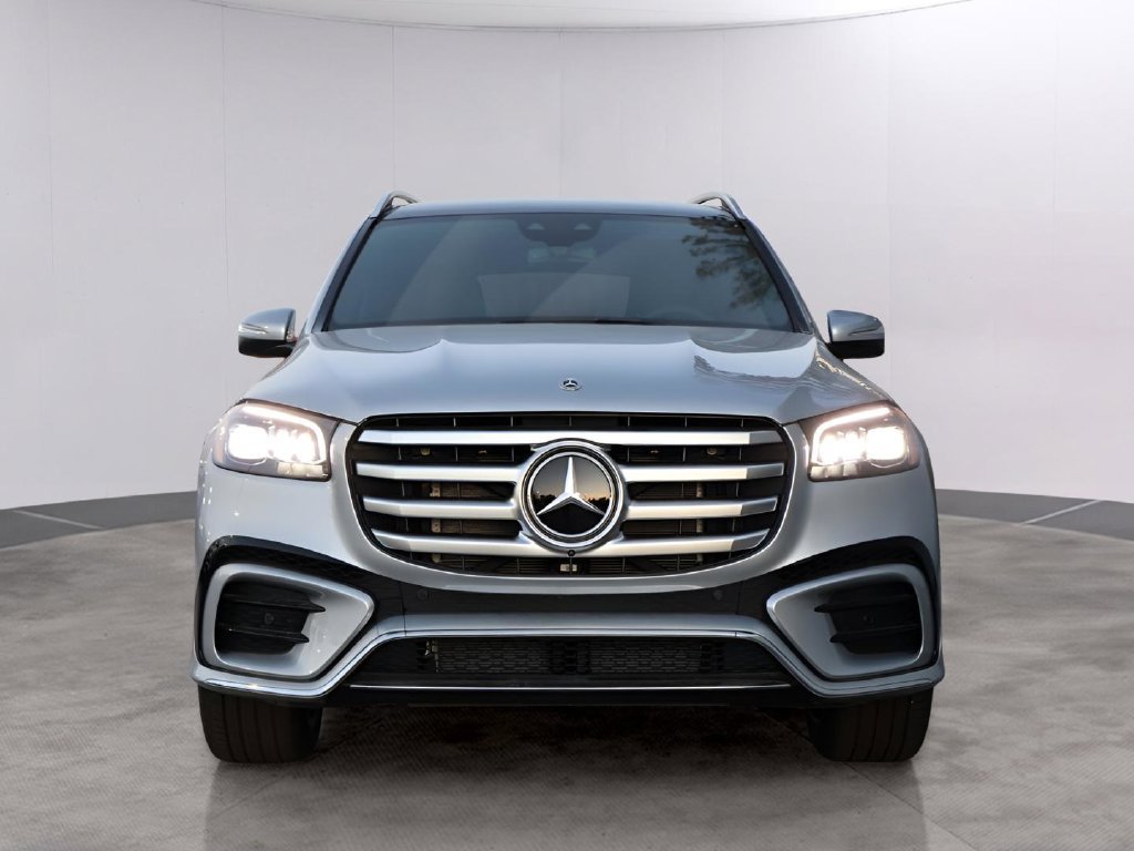 Used 2025 Mercedes-Benz GLS 450 4MATIC image 2