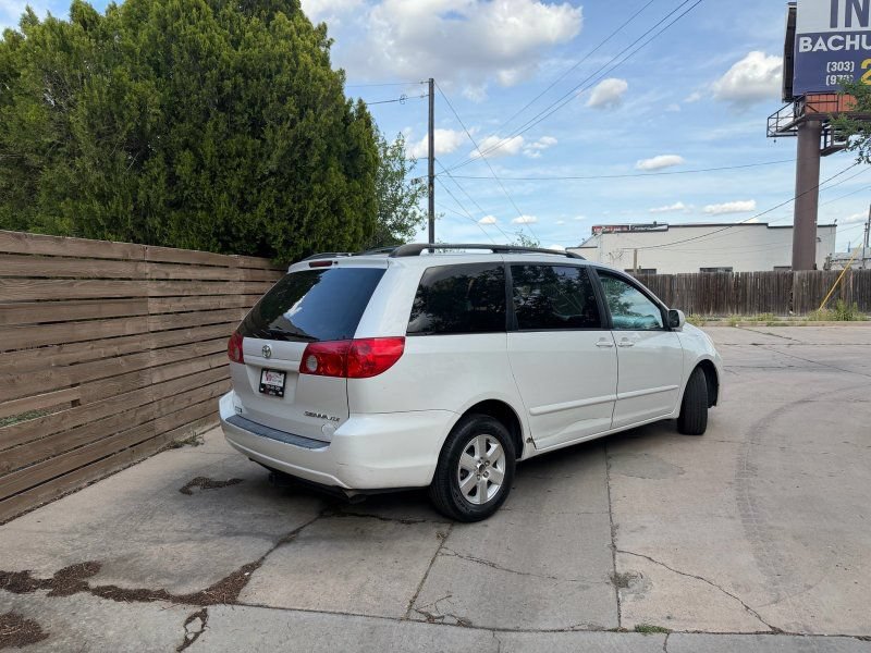 Used 2006 Toyota Sienna XLE w/ XLE Pkg 3 FWD image 3