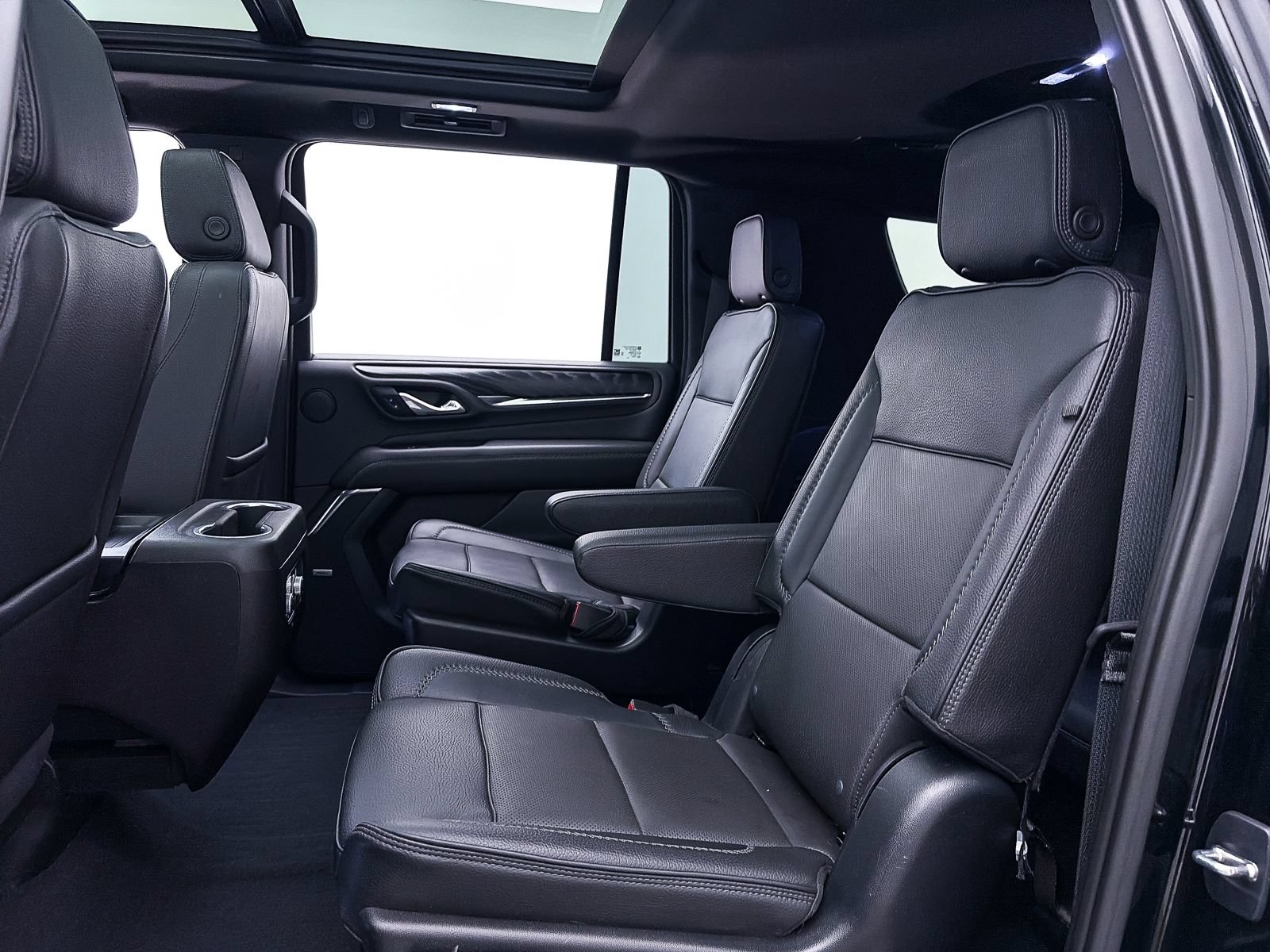 Used 2023 GMC Yukon XL Denali AWD/4WD image 38