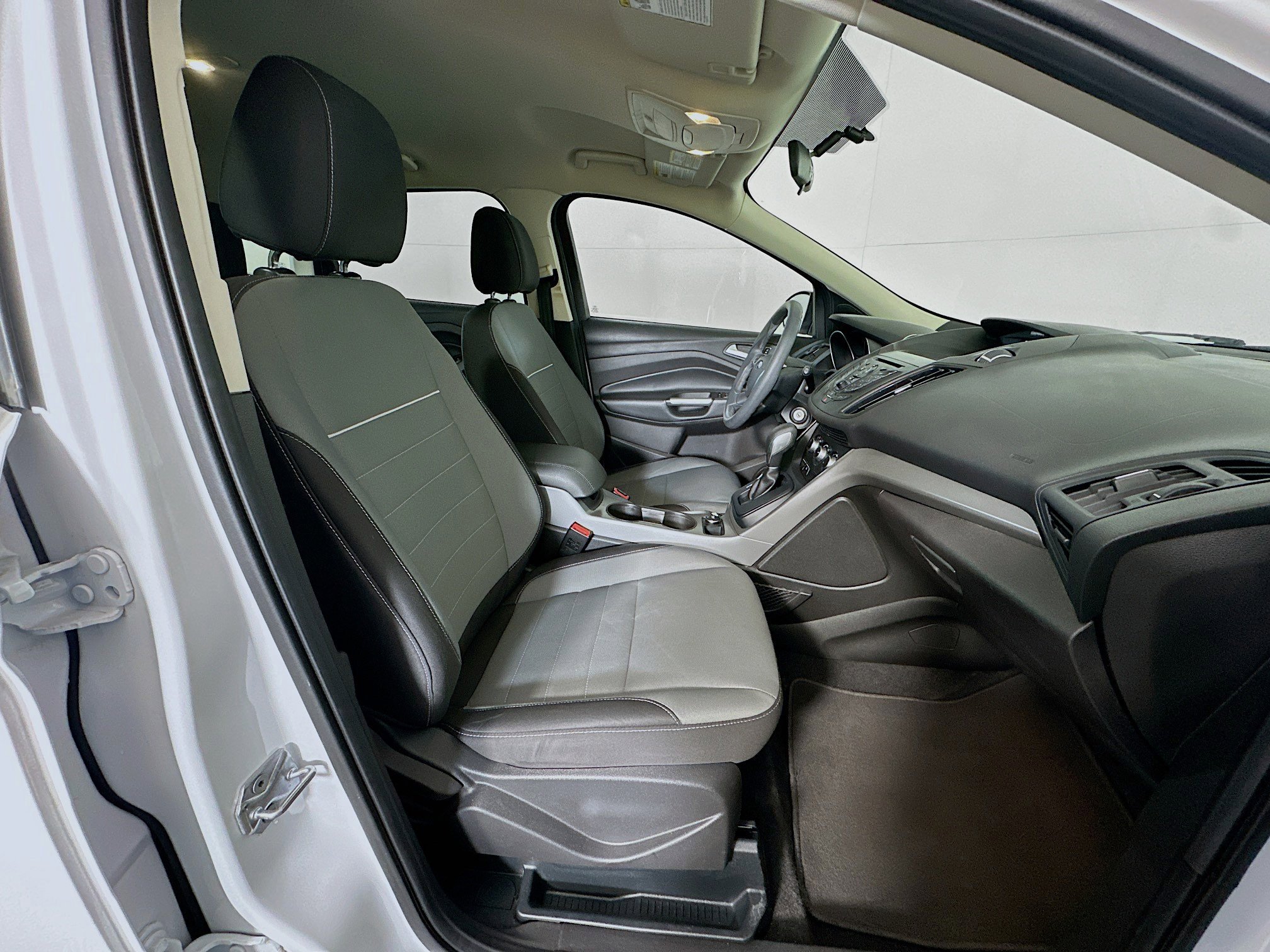 Used 2015 Ford Escape SE image 28