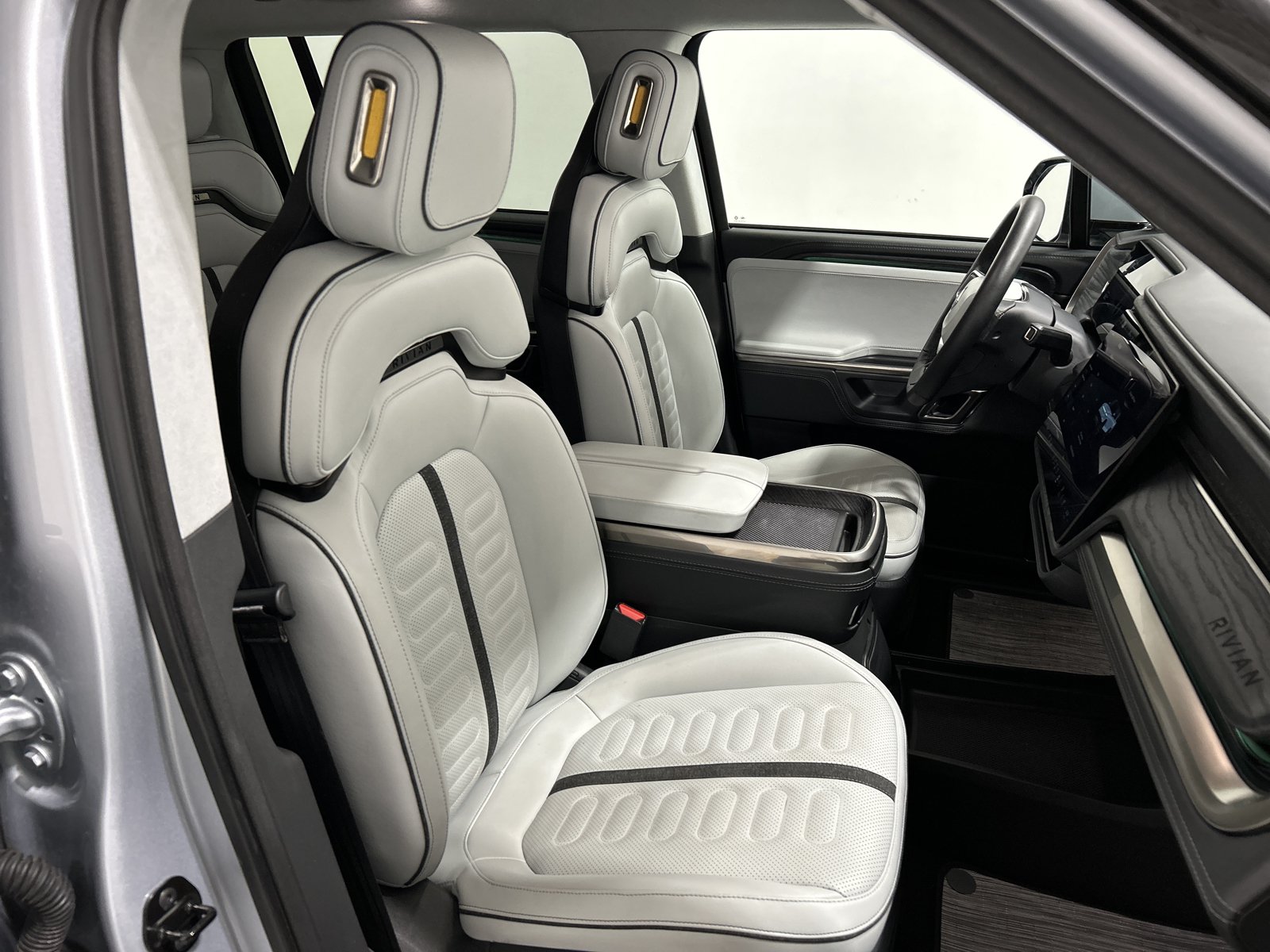 Used 2024 Rivian R1S Adventure AWD/4WD image 24