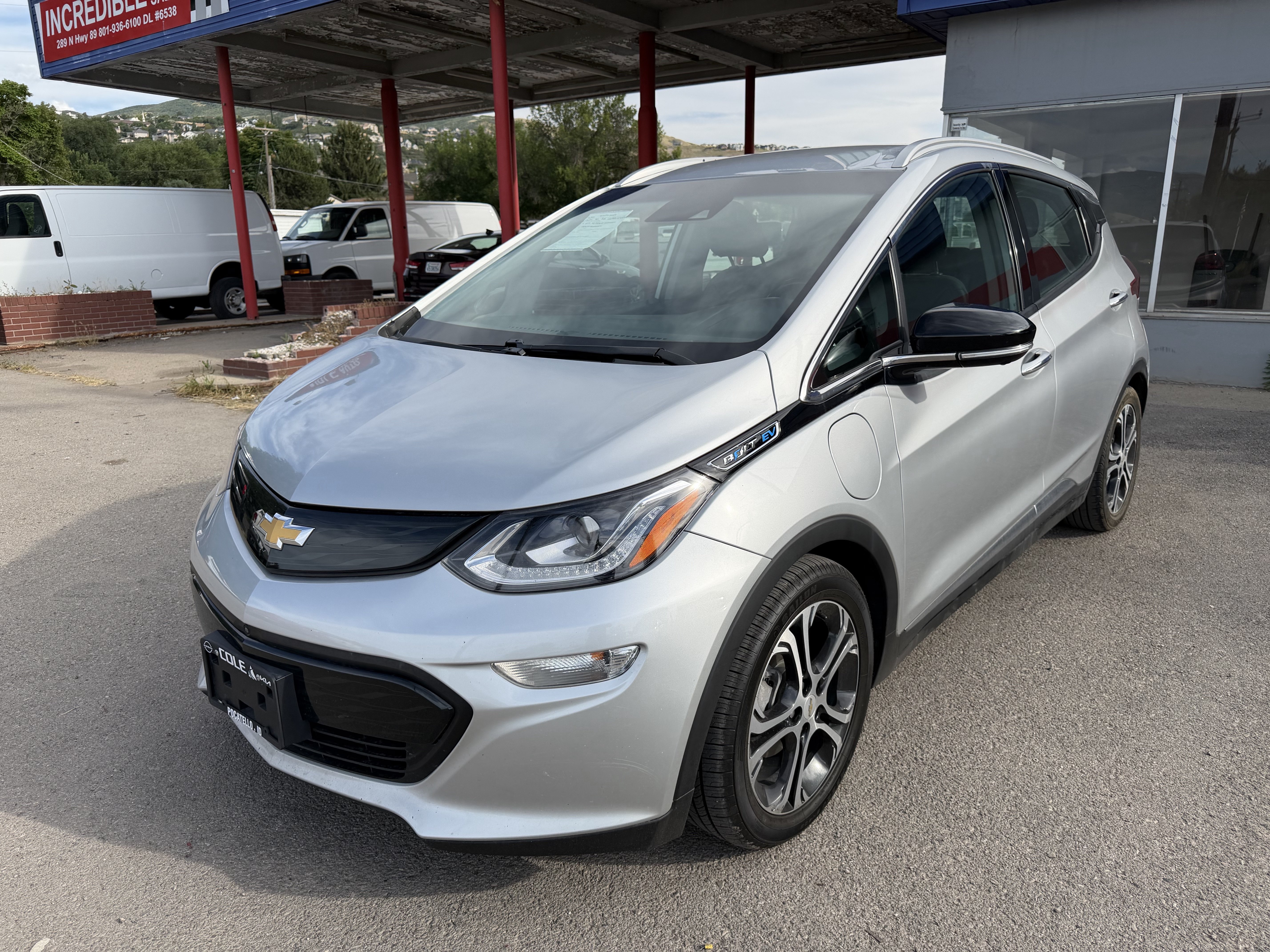 Used 2019 Chevrolet Bolt Premier w/ Infotainment Package FWD image 2