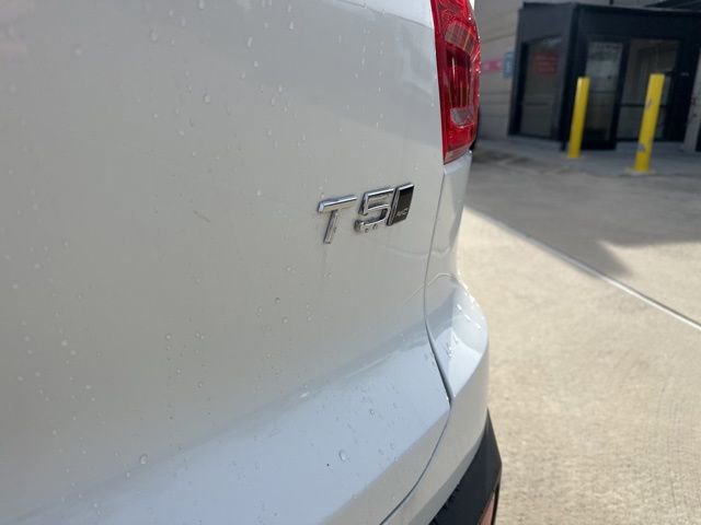 Used 2021 Volvo XC40 T5 R-Design w/ Climate Package image 37