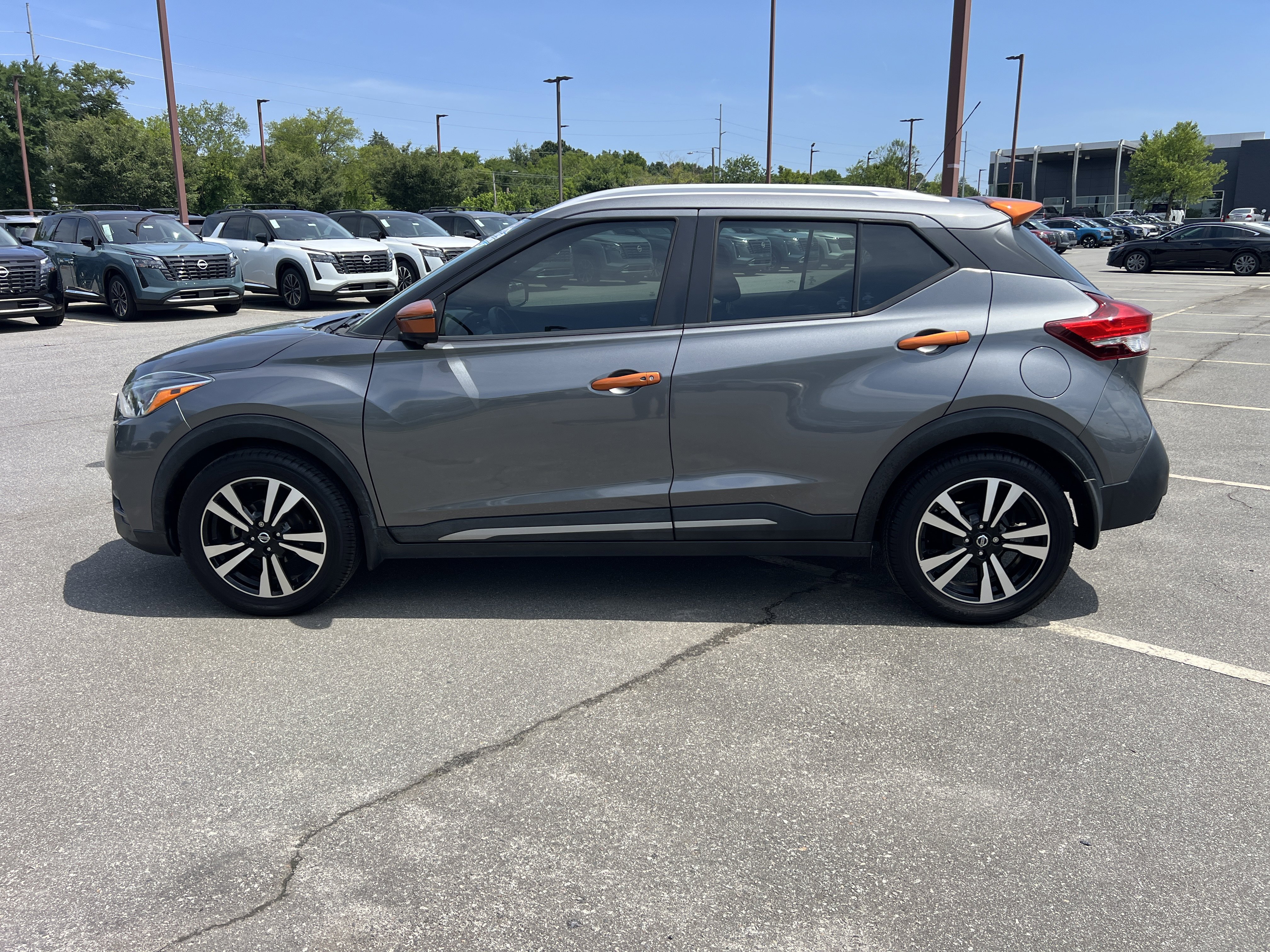 Used 2019 Nissan Kicks SR w/ Exterior Electronics Package FWD image 8