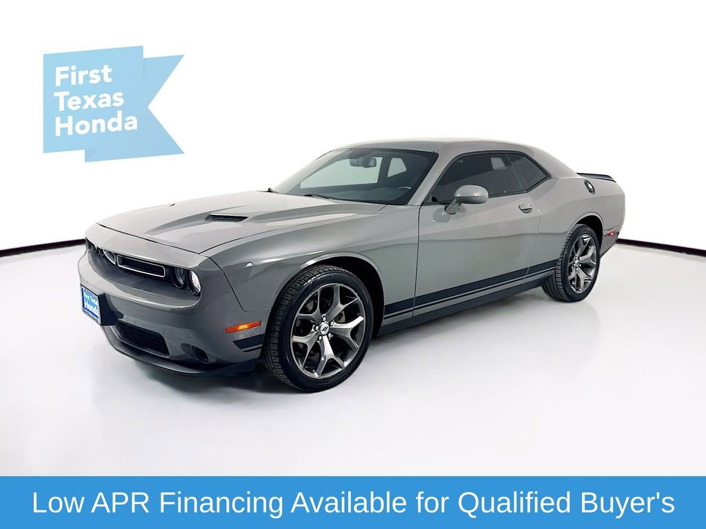 Used 2017 Dodge Challenger SXT image 3