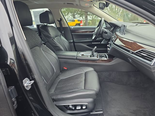 Used 2016 BMW 750i xDrive image 12