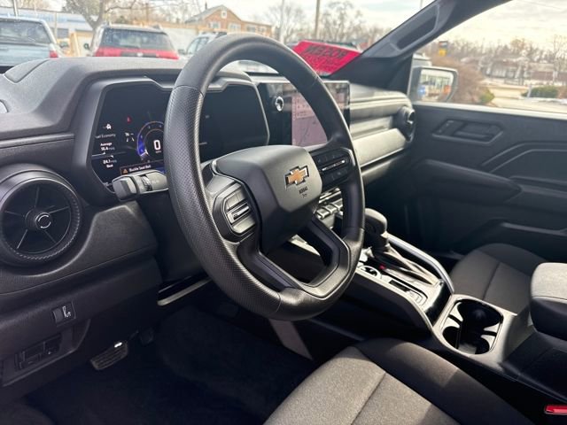 Used 2025 Chevrolet Colorado W/T w/ Advanced Trailering Package AWD/4WD image 14