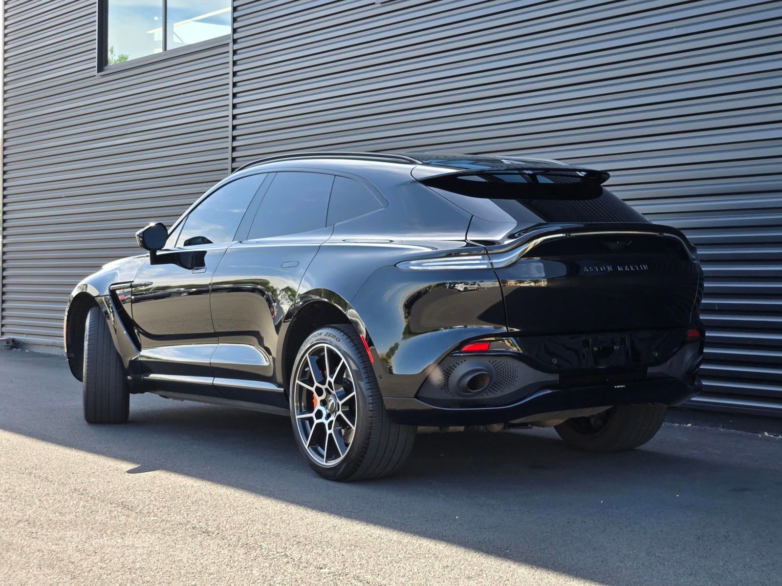 Used 2021 Aston Martin DBX AWD/4WD image 3