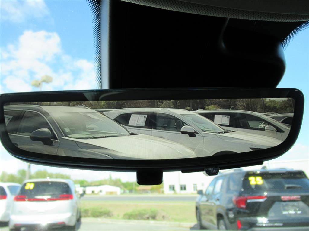 Used 2023 Buick Envision Avenir image 32