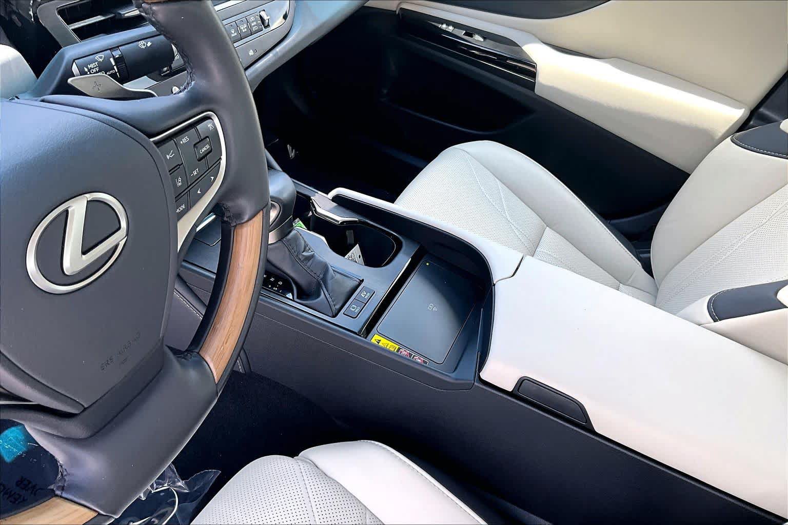 Used 2025 Lexus ES 300h w/ Technology Package FWD image 16