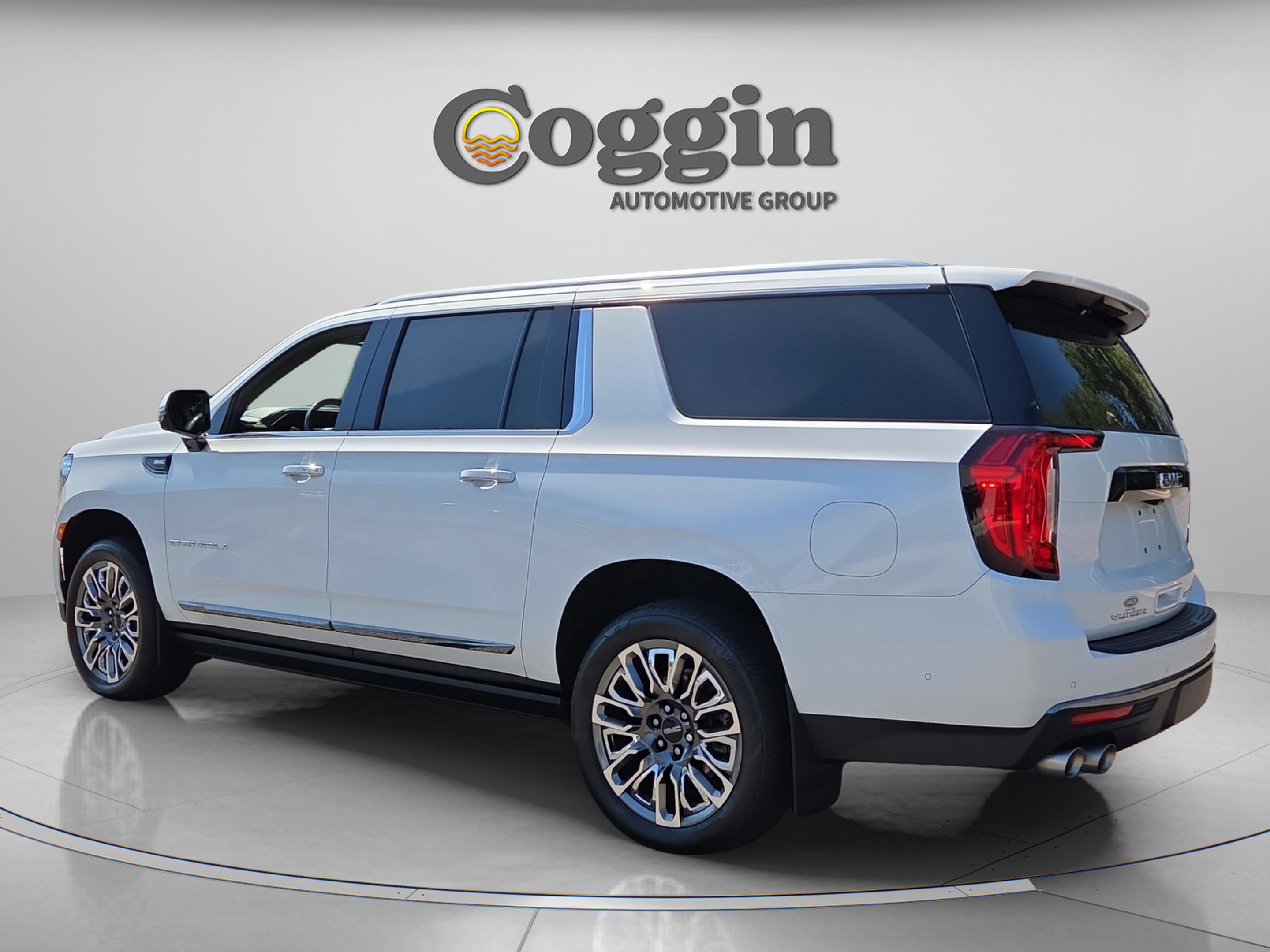 Certified 2023 GMC Yukon XL Denali Ultimate w/ LPO, Floor Liner Package AWD/4WD image 3