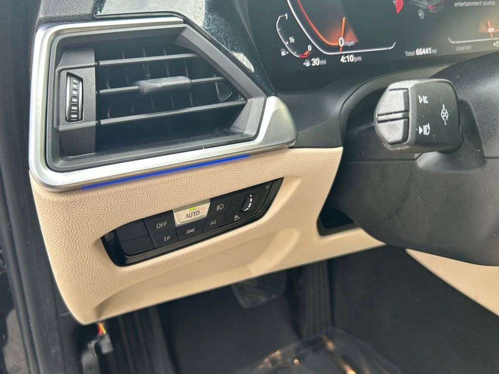 Used 2022 BMW 330i Sedan w/ Driving Assistance Package image 18