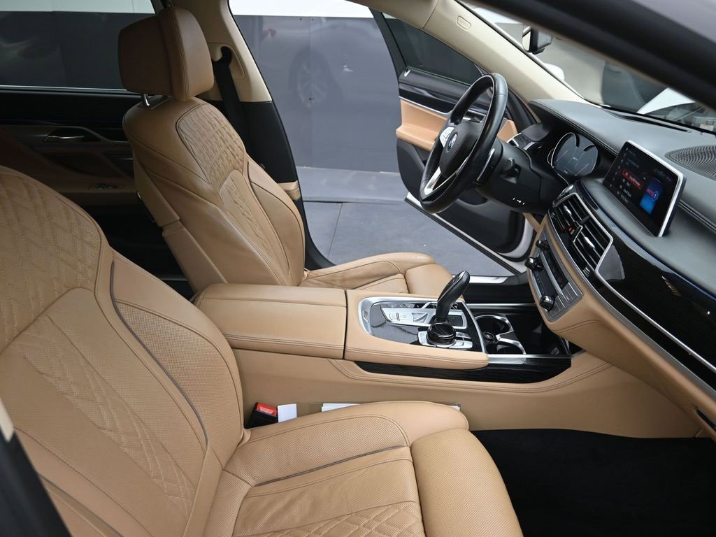 Used 2018 BMW 740e xDrive image 21