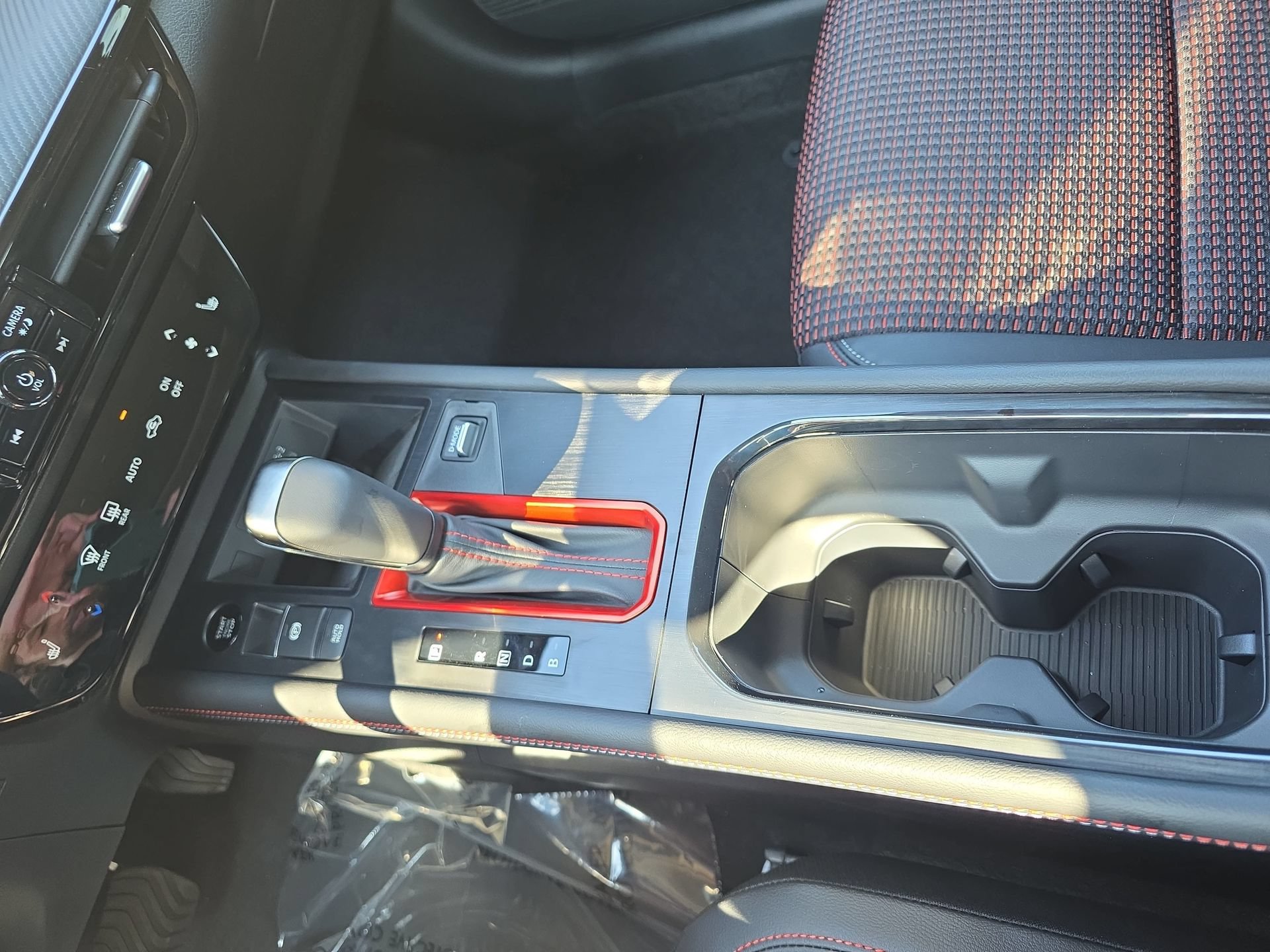 New 2026 Nissan Kicks SR w/ SR Premium Package FWD image 24