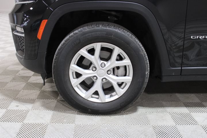 Used 2023 Jeep Grand Cherokee Limited AWD/4WD image 40