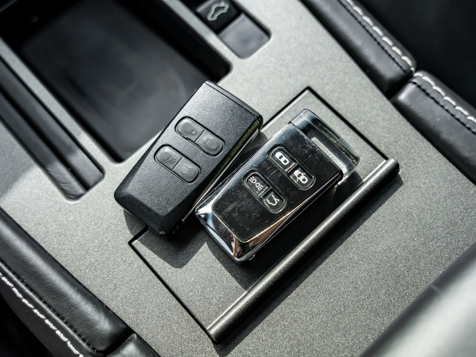Used 2011 Aston Martin V8 Vantage Coupe RWD image 17