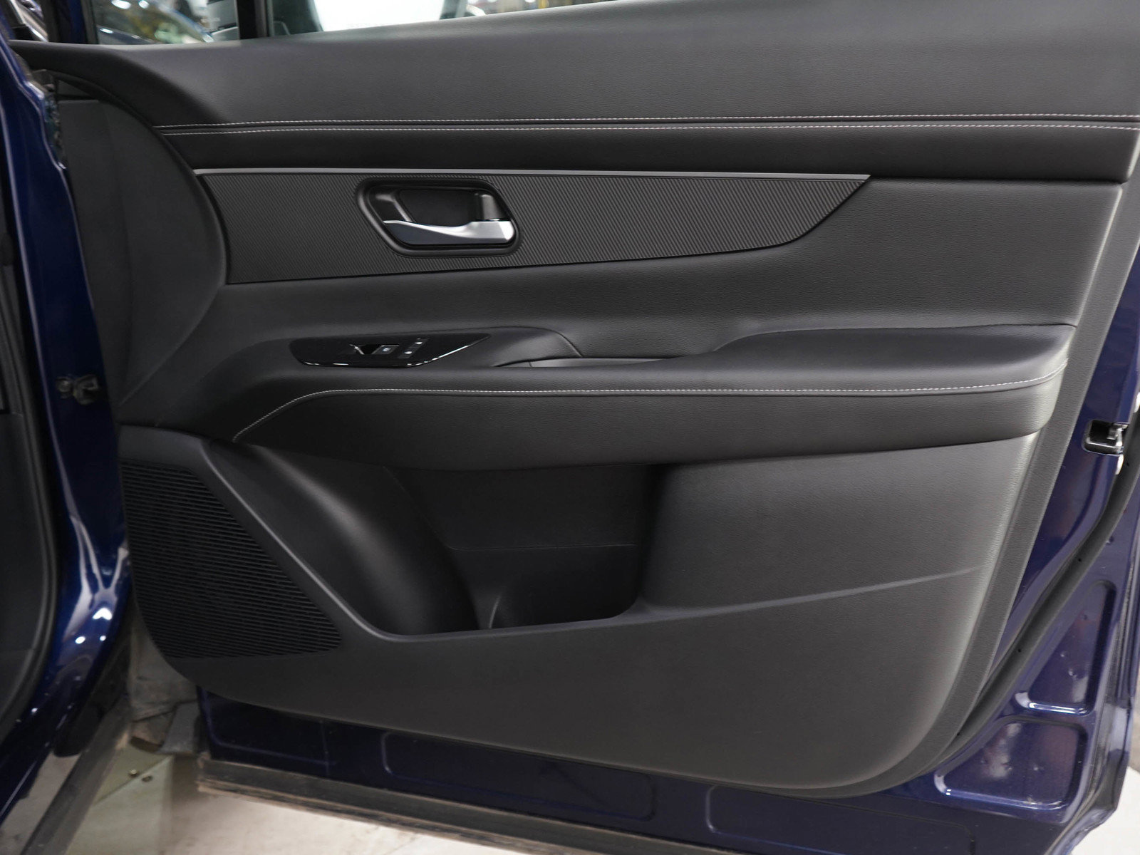 Used 2025 Nissan Murano SV AWD/4WD image 9