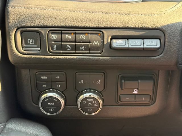 Used 2023 GMC Yukon Denali w/ Denali Reserve Package AWD/4WD image 42