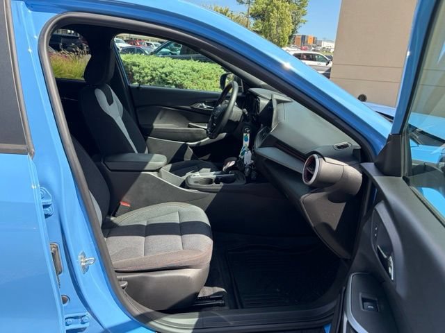 Used 2024 Chevrolet Trax RS FWD image 27