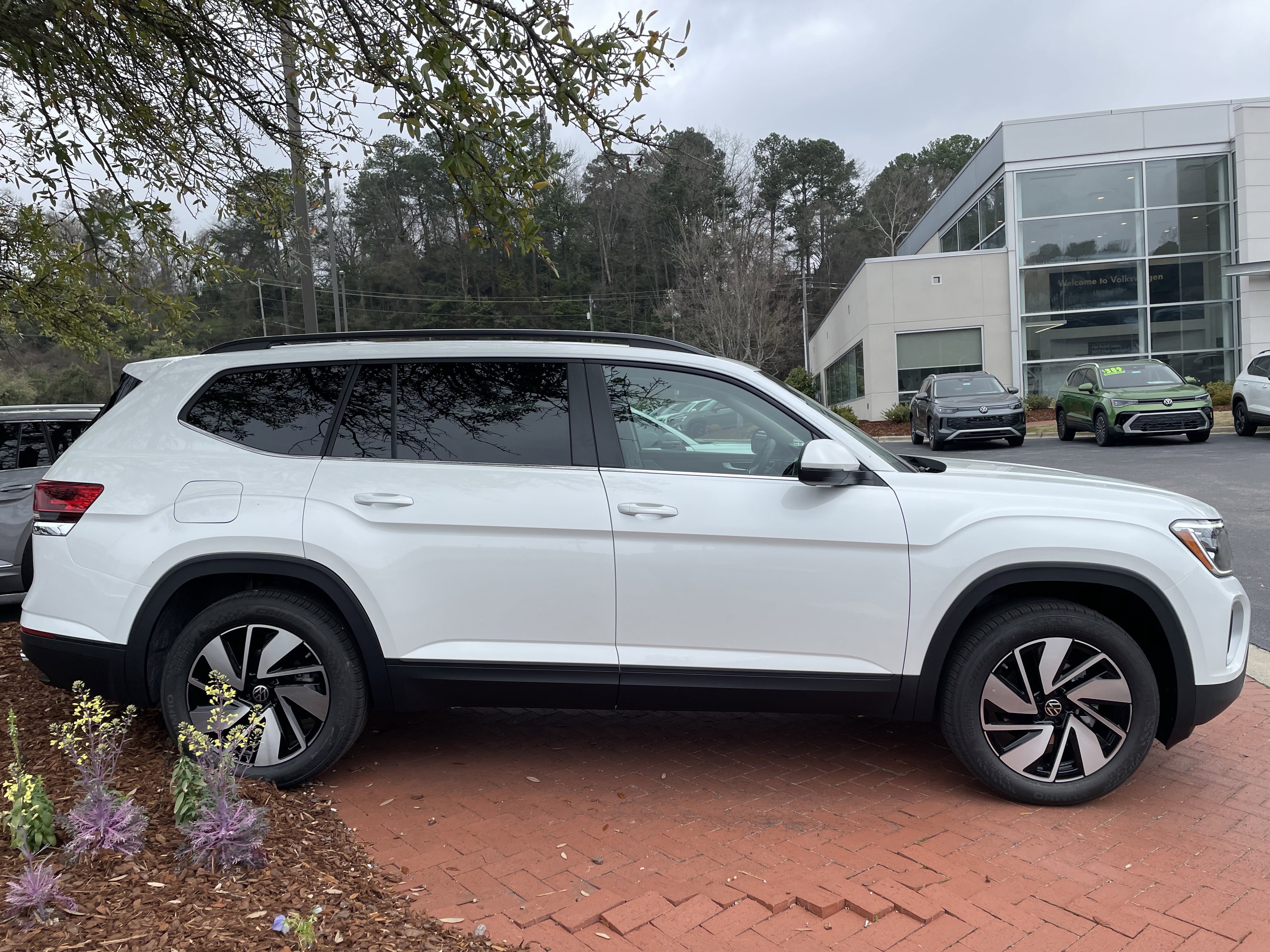 New 2026 Volkswagen Atlas SE image 4