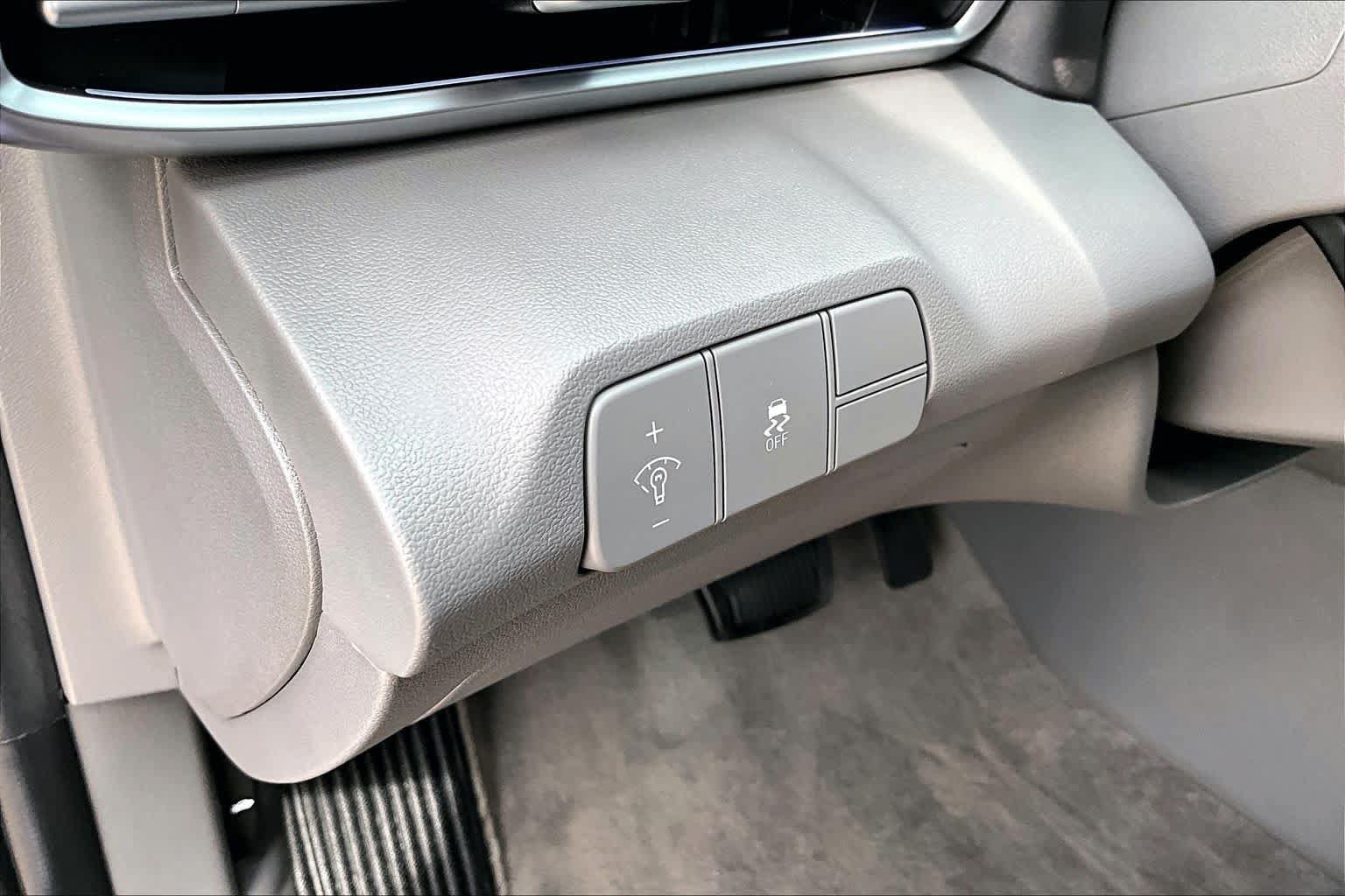 Certified 2024 Hyundai Elantra SEL FWD image 32