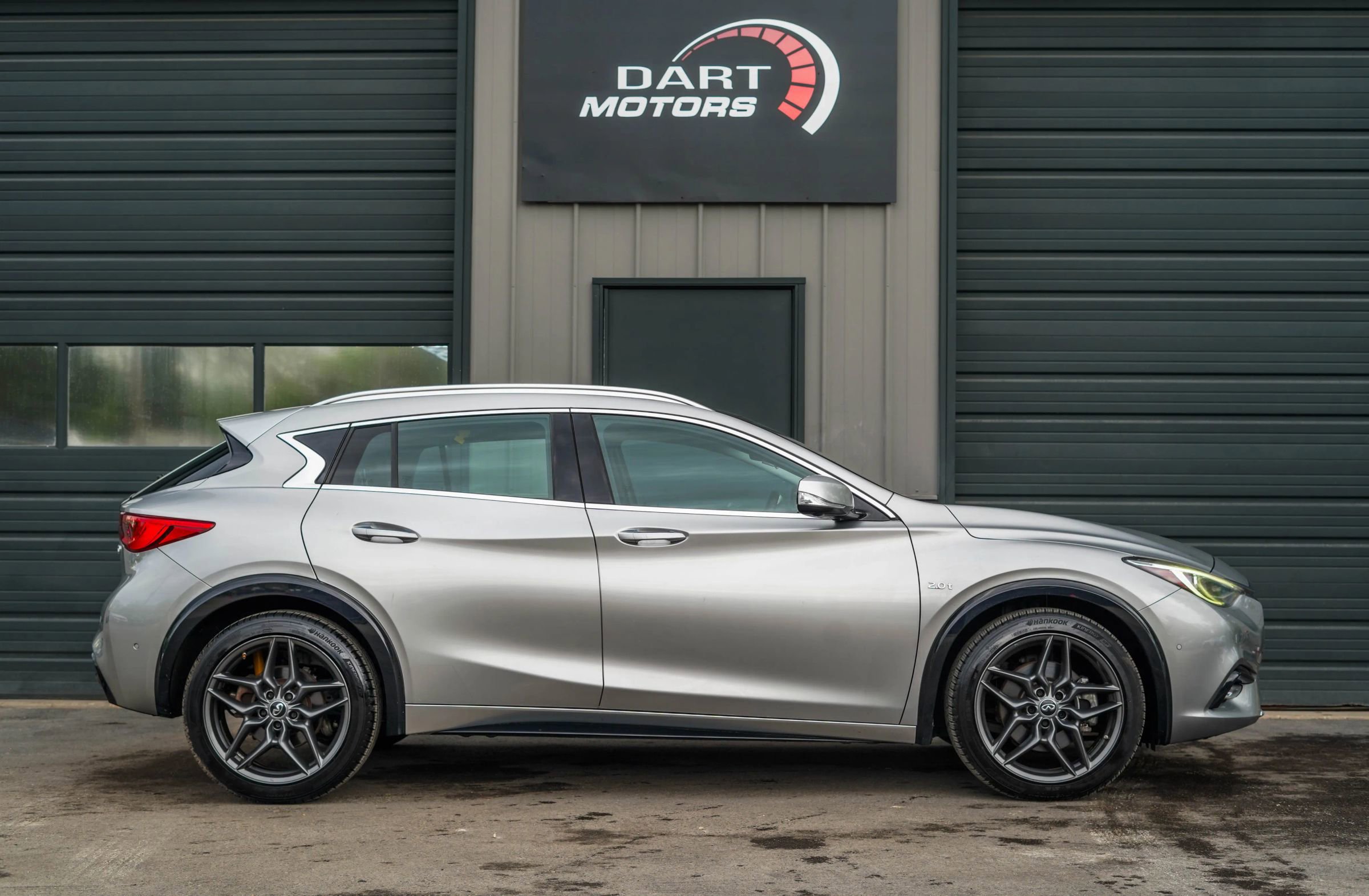 Used 2017 INFINITI QX30 Premium w/ Technology Package FWD image 8
