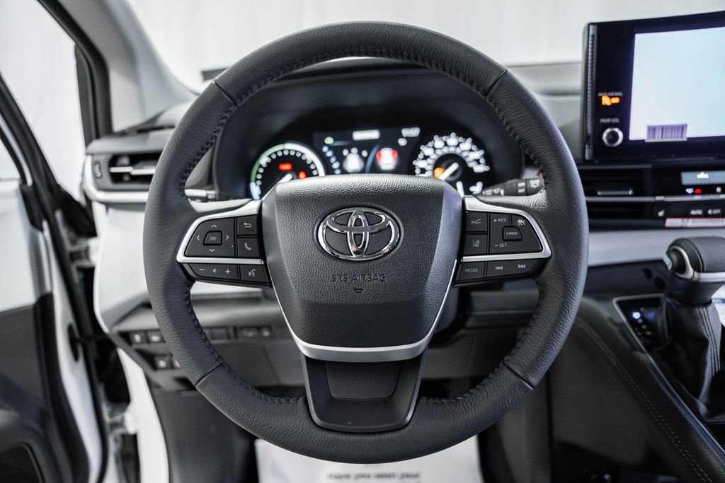 New 2026 Toyota Sienna XLE image 31