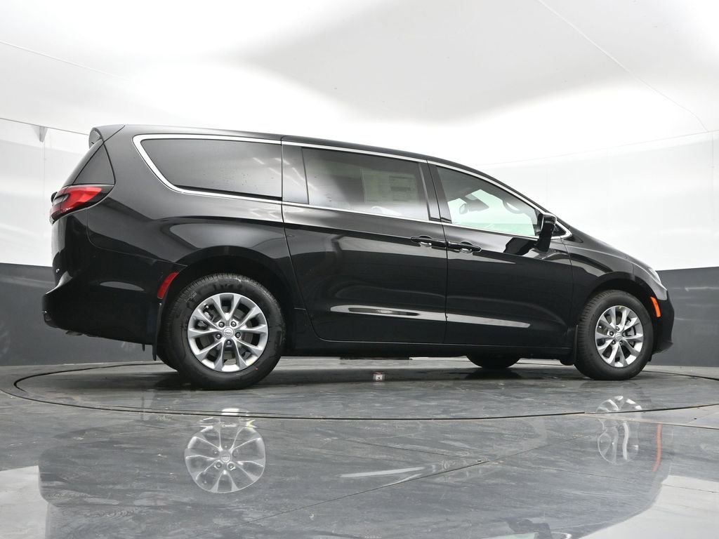 New 2026 Chrysler Pacifica Select image 40