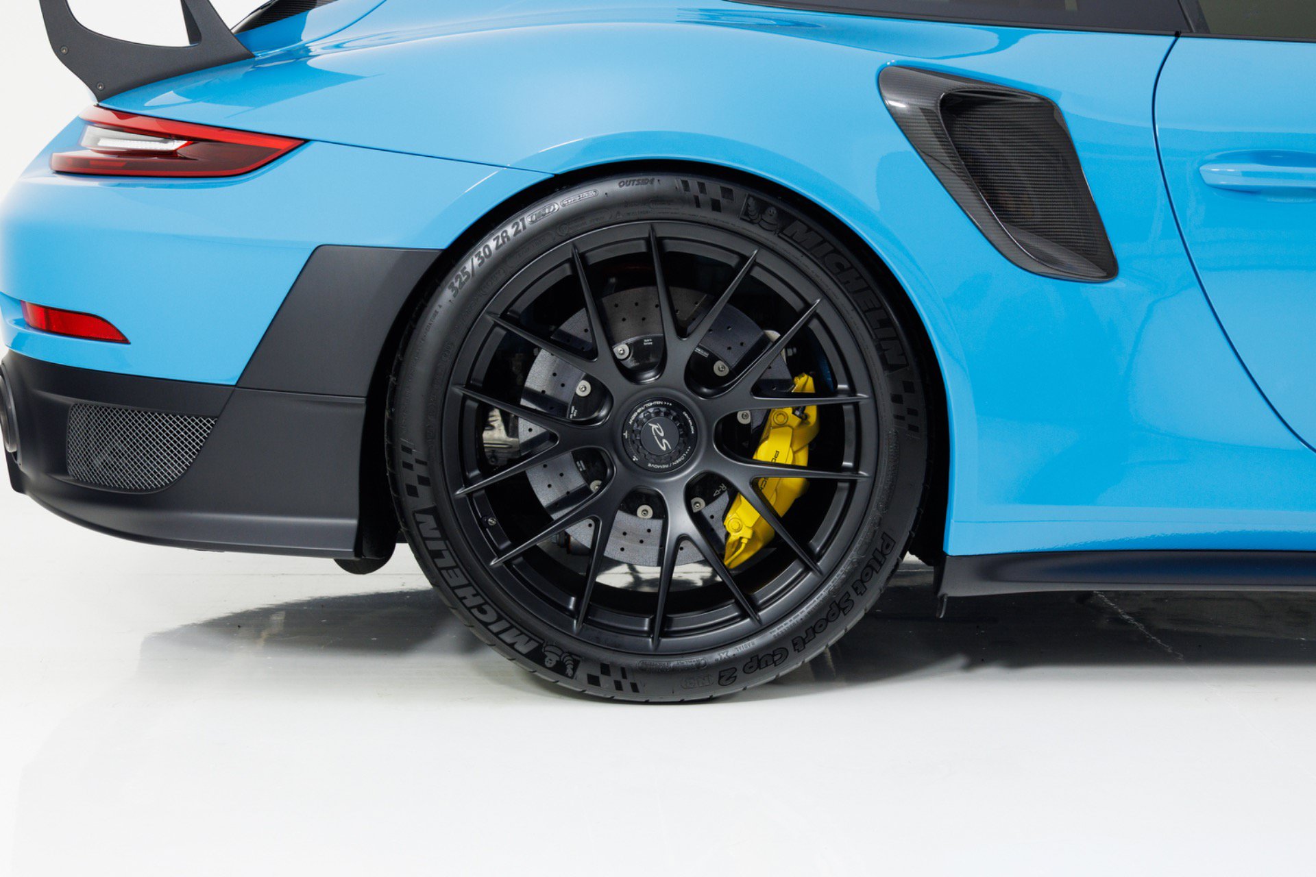 Used 2018 Porsche 911 GT2 RS RWD image 12