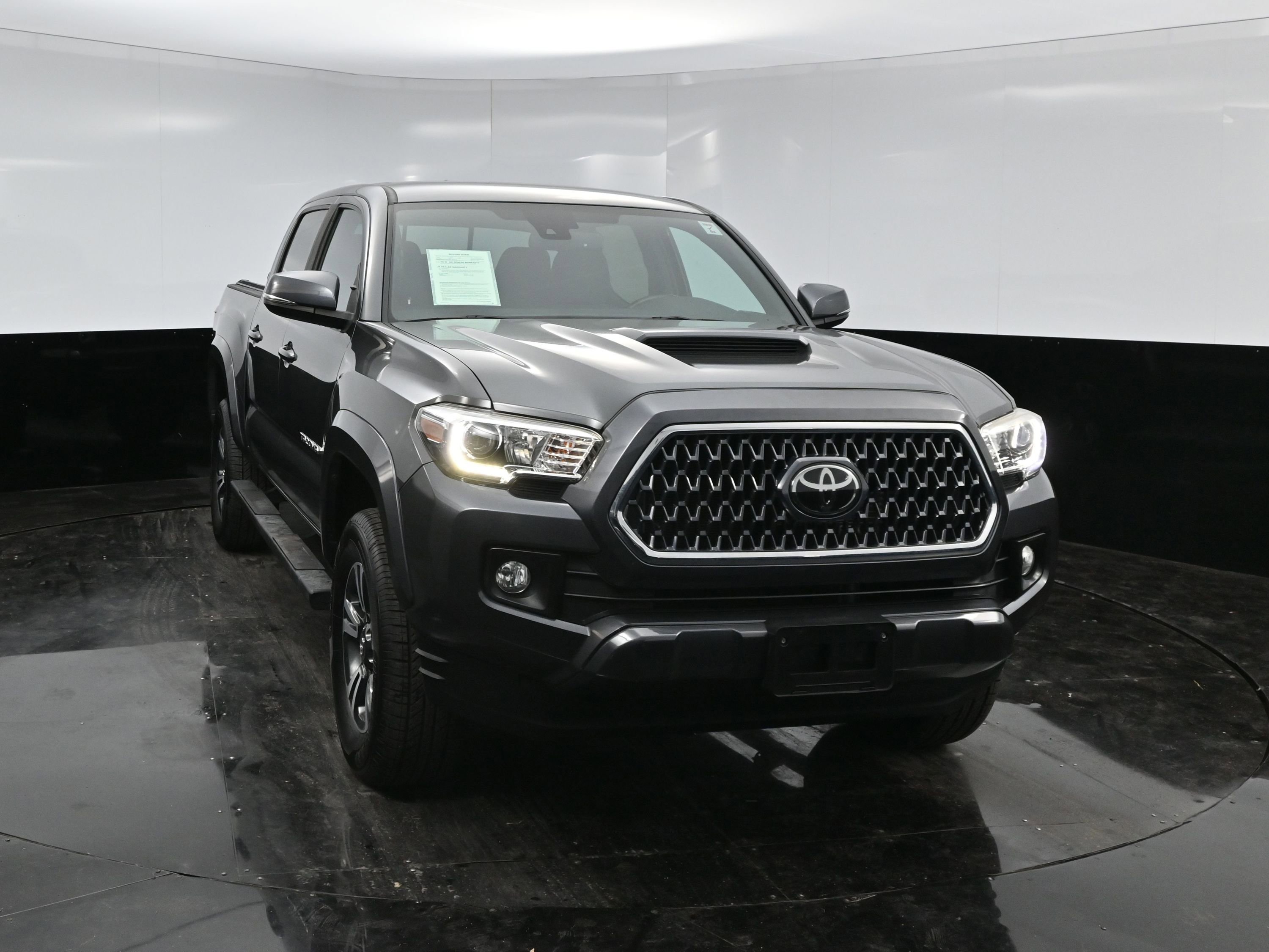 Used 2019 Toyota Tacoma SR5 image 1
