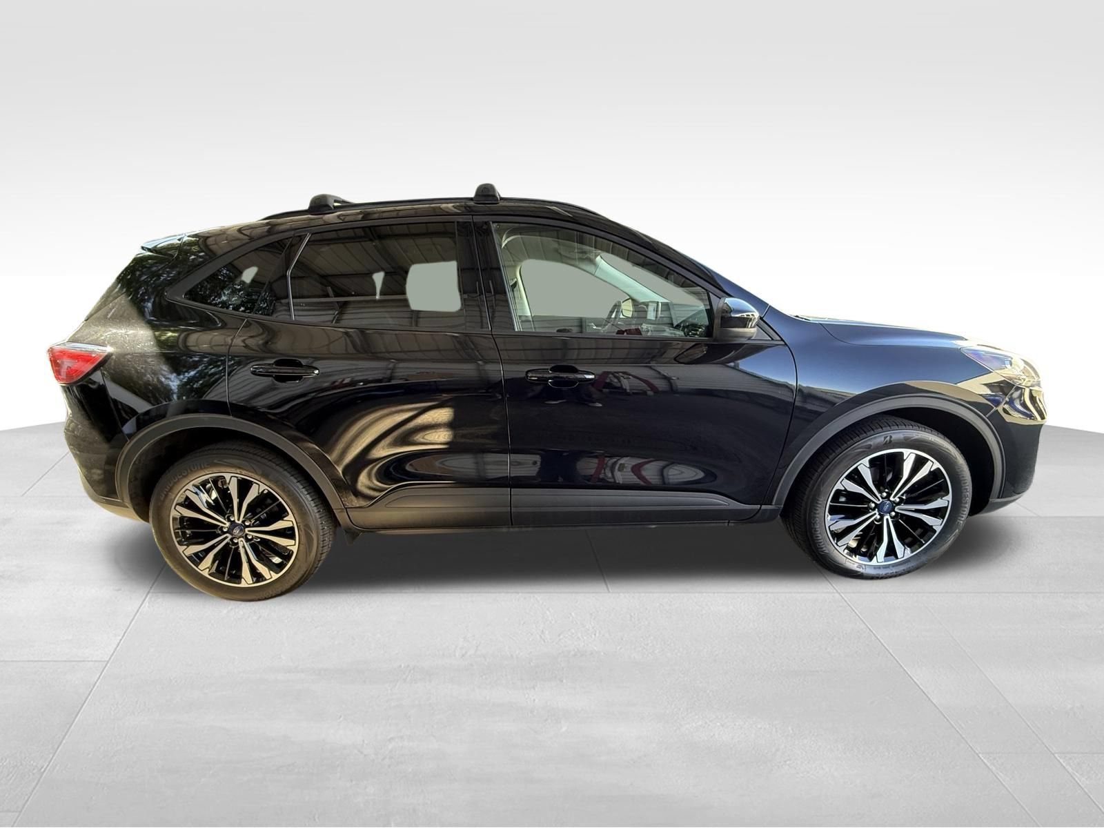 Used 2022 Ford Escape SEL w/ Technology Package AWD/4WD image 4