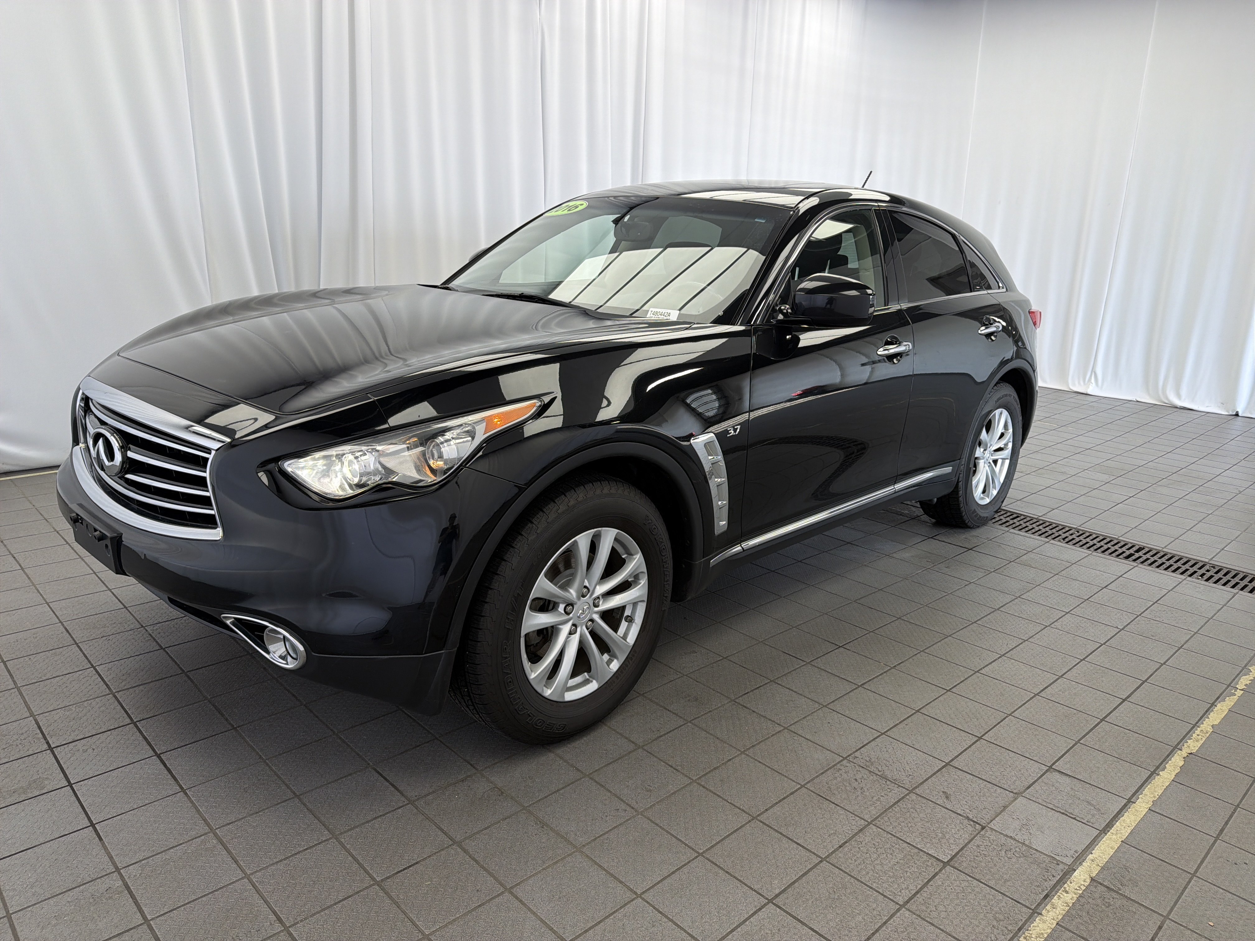 Used 2016 INFINITI QX70 2WD image 1