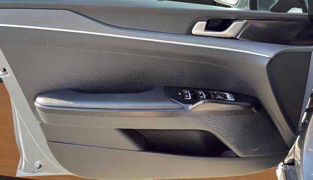 Used 2023 Kia K5 LXS image 15