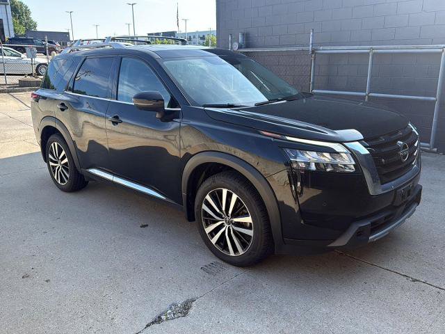 Certified 2023 Nissan Pathfinder Platinum AWD/4WD image 1