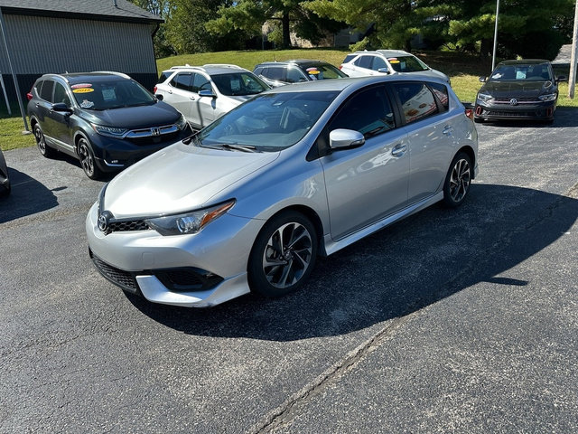 Used 2017 Toyota Corolla iM image 2
