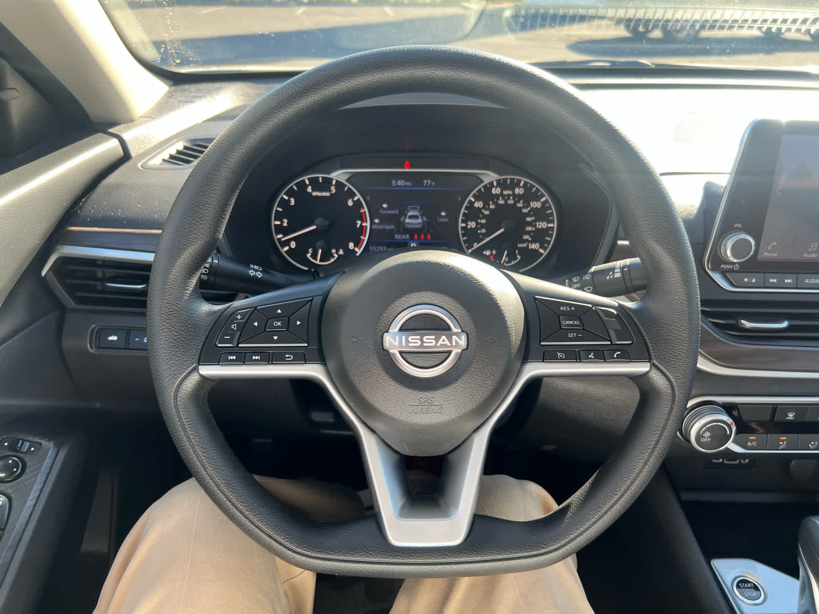 Used 2024 Nissan Altima 2.5 SV FWD image 14