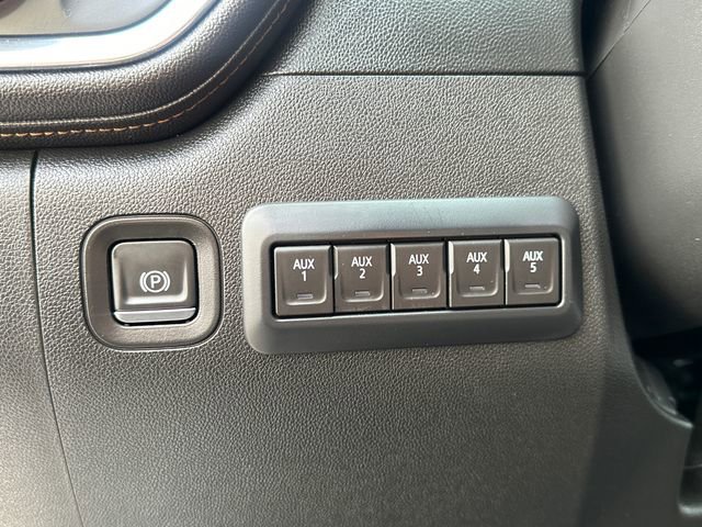 Used 2020 GMC Sierra 3500 AT4 w/ AT4 Premium Package image 28