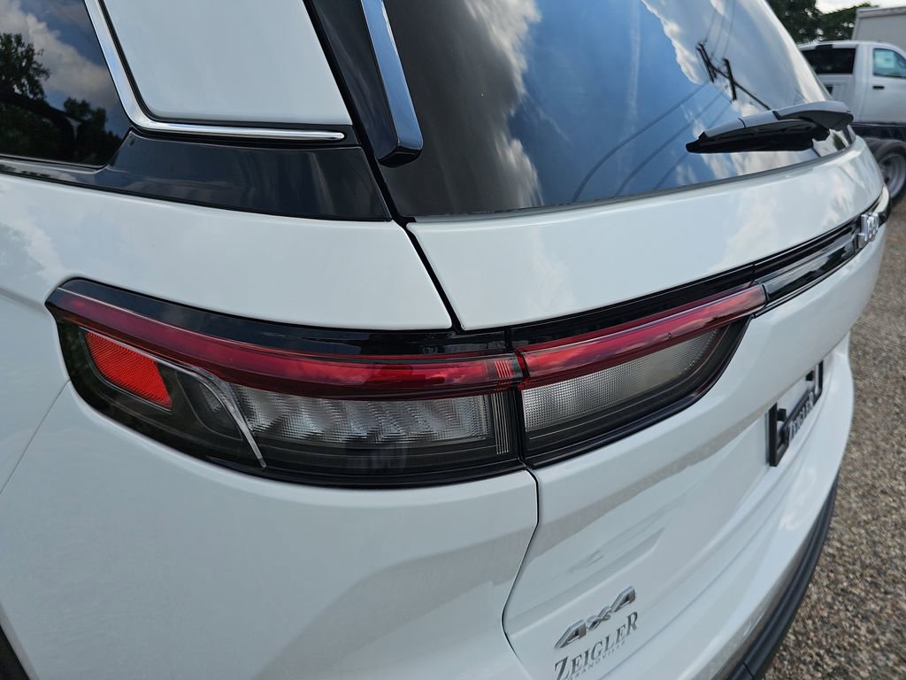 New 2025 Jeep Grand Cherokee Limited image 33