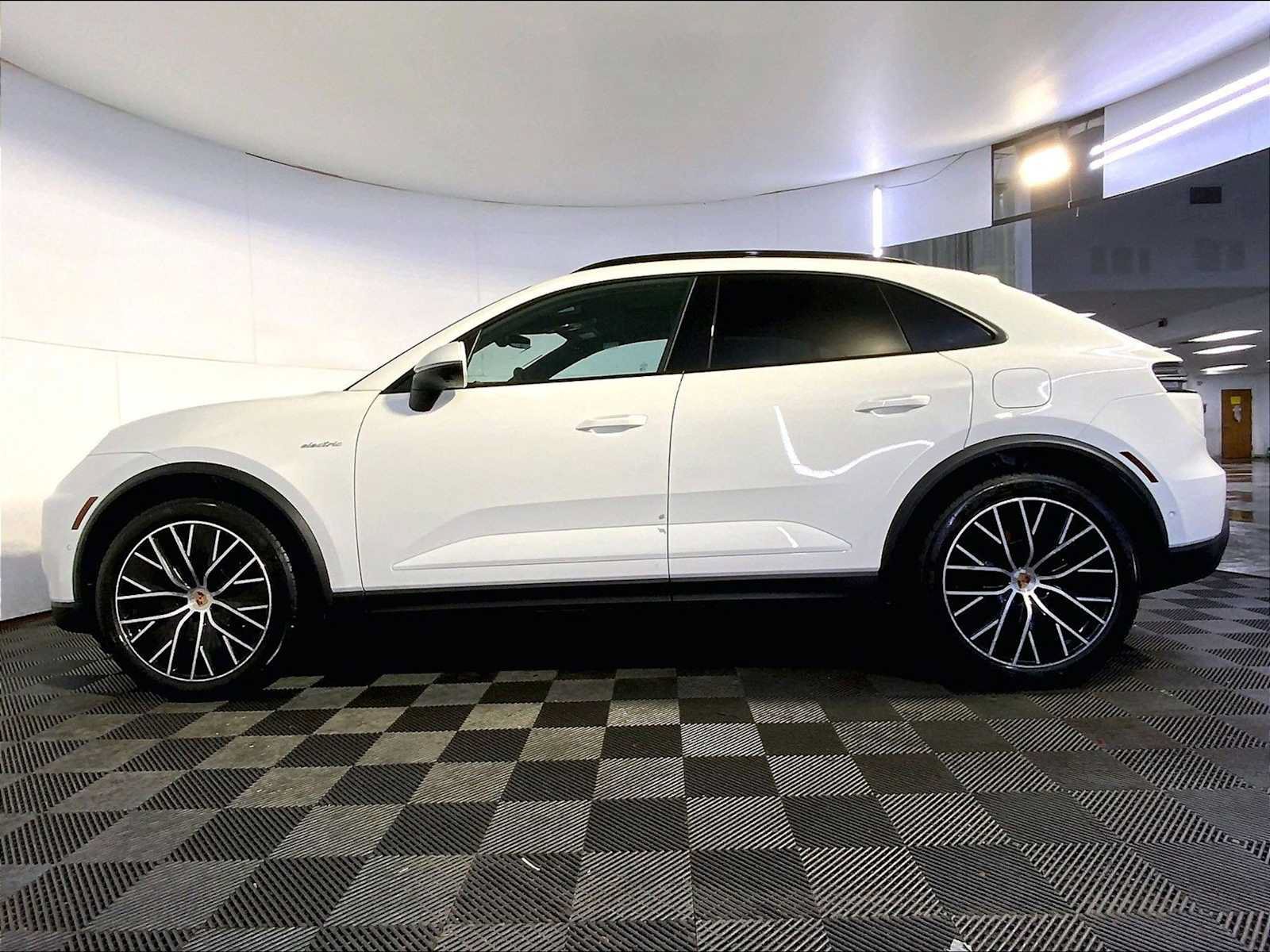 New 2026 Porsche Macan 4 Electric AWD/4WD video 2
