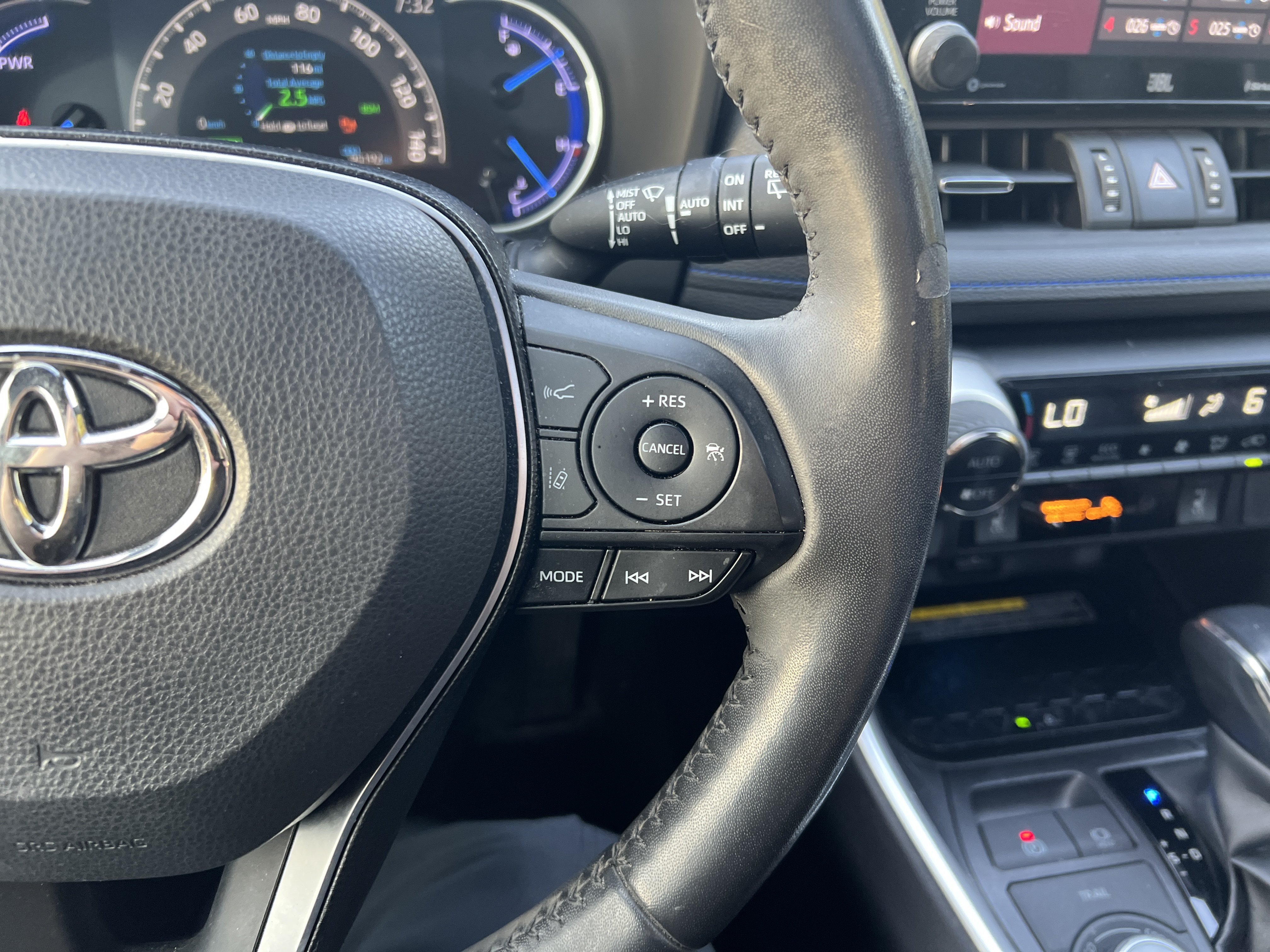 Used 2020 Toyota RAV4 XSE AWD/4WD image 17