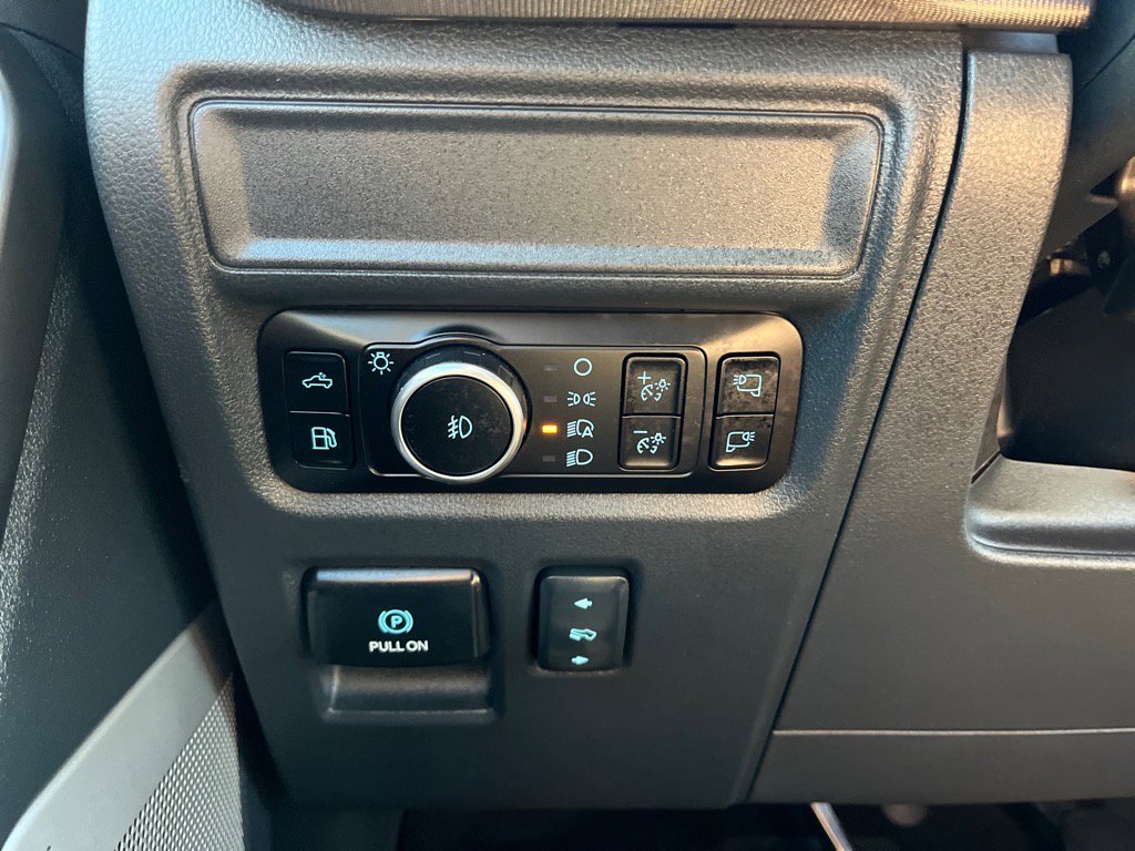 Used 2025 Ford F150 Lariat w/ Equipment Group 501A Mid image 34