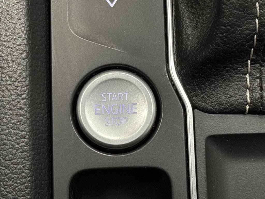 Used 2021 Volkswagen Atlas Cross Sport SE w/ Panoramic Sunroof Package image 22